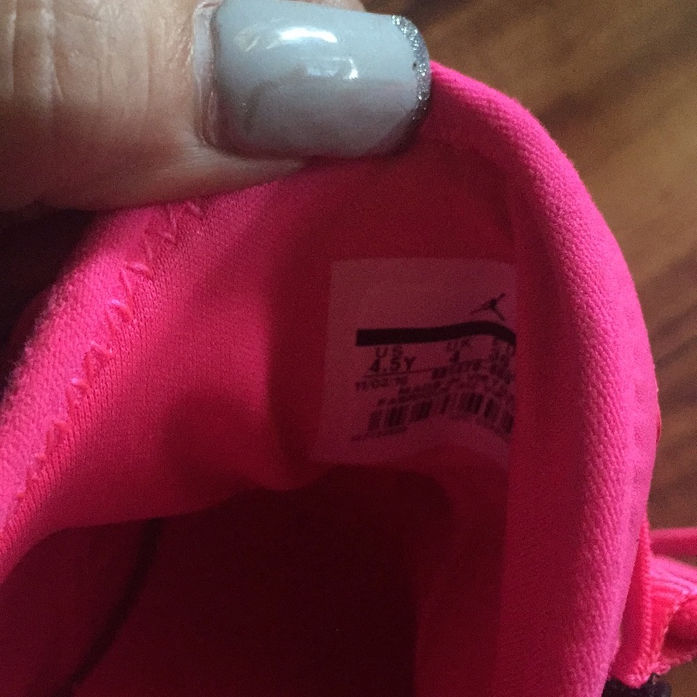 Jordans size 4 1/2 youth neon pink black like new - Picture 5 of 6